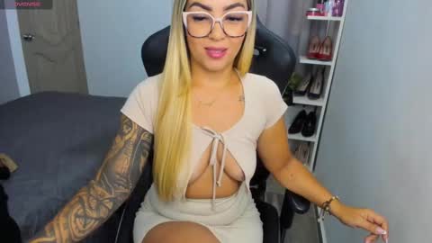 Snapshot of nicolporto chatting on September 23, 12:25 pm Nicol online show from September 23, 12:25 pm