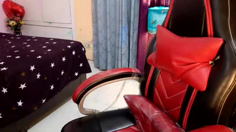 nikatheempress online show from March 18, 11:59 am