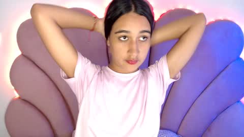 Snapshot of nikibrice chatting on February 3, 7:10 pm online show from February 3, 7:10 pm