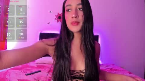 Snapshot of nikibrice chatting on February 24, 7:19 pm online show from February 24, 7:19 pm