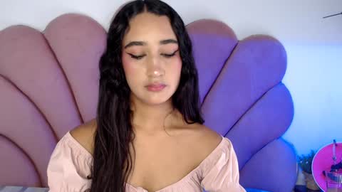 Snapshot of nikibrice chatting on February 8, 7:05 pm online show from February 8, 7:05 pm