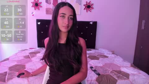 Snapshot of nikibrice chatting on March 1, 7:15 pm online show from March 1, 7:15 pm