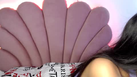 Snapshot of nikibrice chatting on January 10, 7:21 pm online show from January 10, 7:21 pm