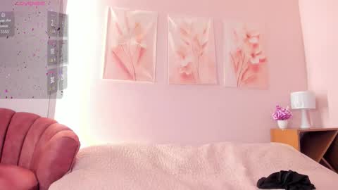 Snapshot of nikibrice chatting on September 14, 7:01 pm online show from September 14, 7:01 pm