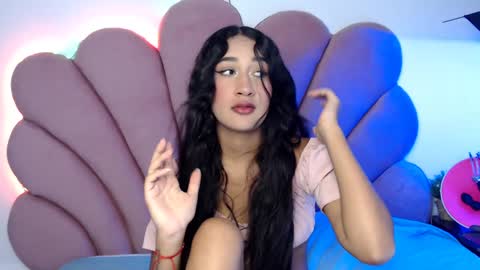 Snapshot of nikibrice chatting on January 22, 7:13 pm online show from January 22, 7:13 pm