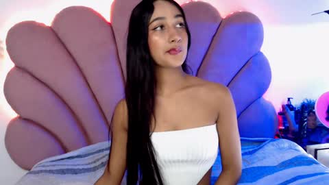 Snapshot of nikibrice chatting on January 3, 7:07 pm online show from January 3, 7:07 pm