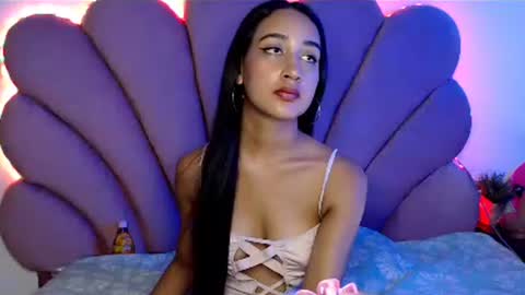 Snapshot of nikibrice chatting on January 9, 8:44 pm online show from January 9, 8:44 pm
