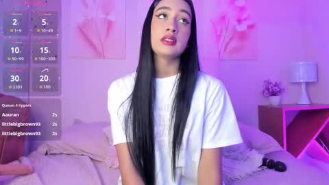 Snapshot of nikibrice chatting on October 11, 8:33 pm online show from October 11, 8:33 pm