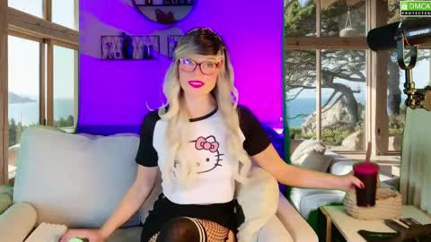 Snapshot of nikki_goldberg chatting on September 21, 9:52 am Kitty Chatte online show from September 21, 9:52 am