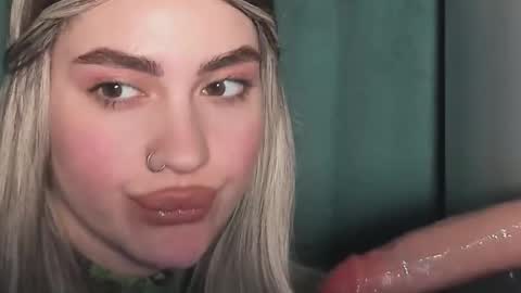 Nikki Kardashian online show from February 11, 7:15 pm