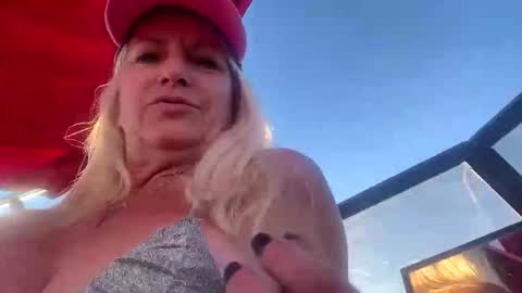 Snapshot of nikkiplatinum chatting on October 20, 12:13 am Nikki Platinum online show from October 20, 12:13 am