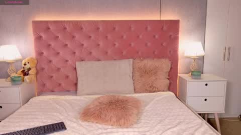 NikkiVelvets online show from April 24, 1:58 pm