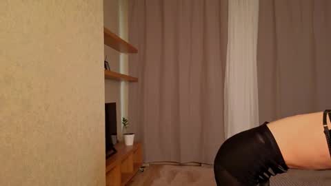 nikky online show from February 22, 8:15 am