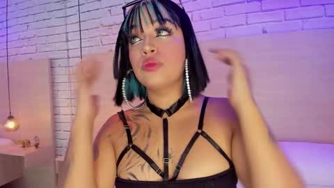 Snapshot of nikkydean chatting on October 17, 3:32 am Nikky Dean online show from October 17, 3:32 am