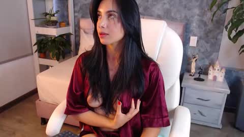 Snapshot of niko_robin04 chatting on October 18, 8:10 pm Niko Robin online show from October 18, 8:10 pm