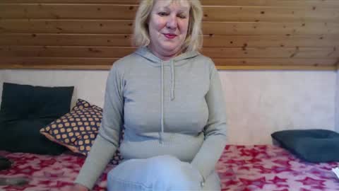 Snapshot of nikole111 chatting on February 16, 10:32 am Nikole1 online show from February 16, 10:32 am