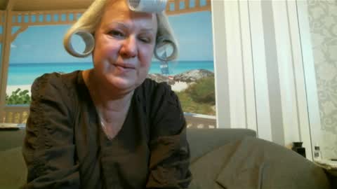 Snapshot of nikole111 chatting on February 6, 9:53 am Nikole1 online show from February 6, 9:53 am