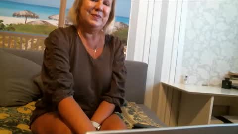 Snapshot of nikole111 chatting on October 1, 11:04 am Nikole1 online show from October 1, 11:04 am