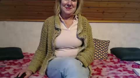 Snapshot of nikole111 chatting on January 12, 12:12 pm Nikole1 online show from January 12, 12:12 pm