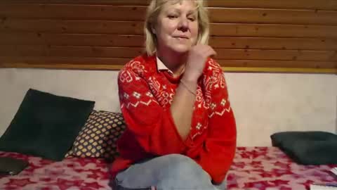 Snapshot of nikole111 chatting on February 2, 10:02 am Nikole1 online show from February 2, 10:02 am