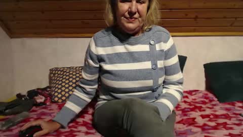 Snapshot of nikole111 chatting on October 10, 5:18 pm Nikole1 online show from October 10, 5:18 pm
