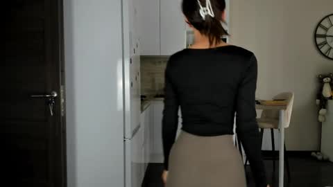 Bella online show from May 2, 1:14 pm