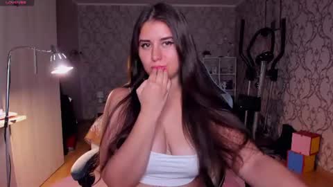 Nina online show from June 20, 4:21 pm