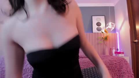 nina_ford_ online show from June 23, 3:04 am