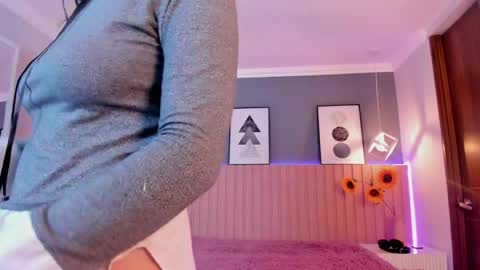 nina_ford_ online show from May 2, 4:16 am
