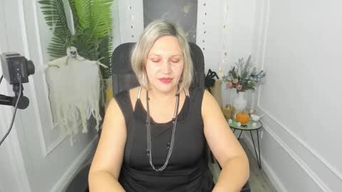 Snapshot of ninastarle chatting on October 17, 5:54 am ninastarle online show from October 17, 5:54 am