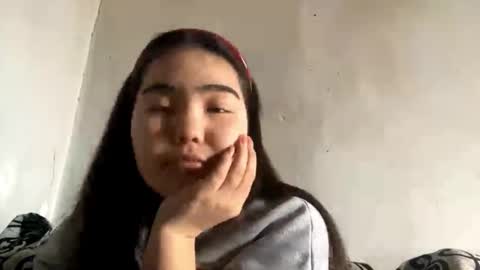 Molly online show from December 14, 8:09 am