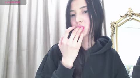 Snapshot of niufrommacau chatting on October 2, 2:22 pm Niu online show from October 2, 2:22 pm