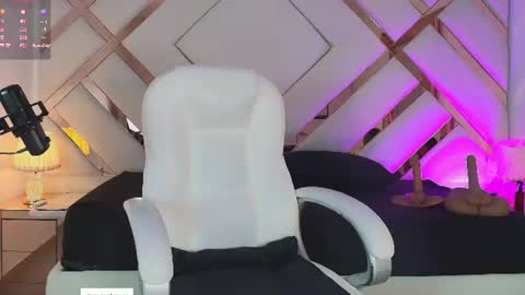   online show from June 24, 11:42 am