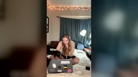 noahlennon00 online show from January 19, 5:14 am