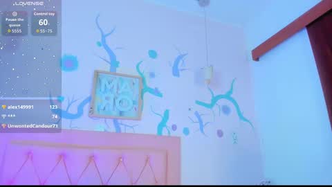 noahperezz online show from September 28, 5:25 am