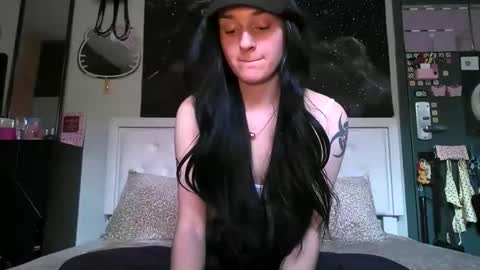 Noelle online show from April 28, 5:17 pm
