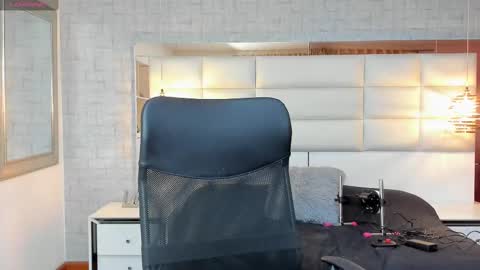 Snapshot of nohemi_louse chatting on September 9, 7:13 pm  Nohemi   online show from September 9, 7:13 pm