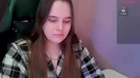 noir_ember_ online show from May 3, 5:38 pm