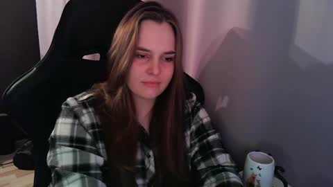 noir_ember_ online show from October 17, 12:41 pm