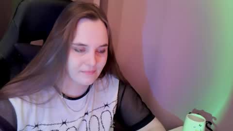 noir_ember_ online show from December 5, 3:02 pm