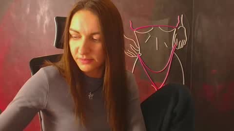 Nora online show from October 4, 9:30 pm