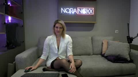 NoraNoxx online show from June 15, 2:39 pm
