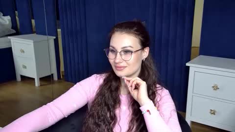 NoraFoxes online show from January 12, 3:39 pm