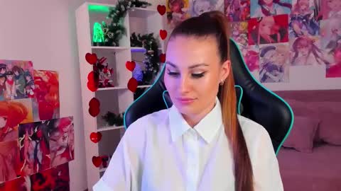 NoraFoxes online show from December 17, 6:45 pm