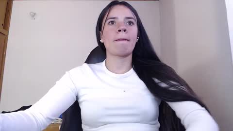 noreen_ online show from November 22, 9:06 pm