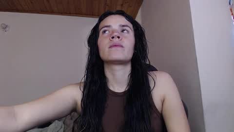 noreen_ online show from December 17, 9:52 pm