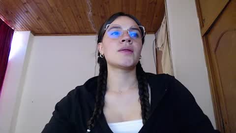noreen_ online show from August 3, 7:19 pm