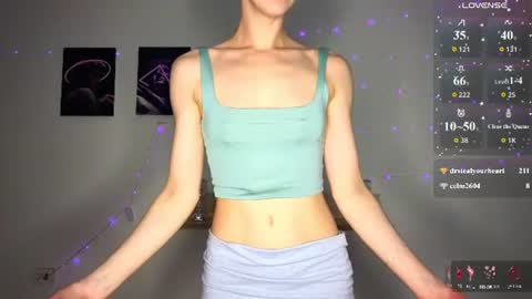 Hello My name is Helene NTMU  Finger up if u like what u see online show from June 16, 2:40 pm
