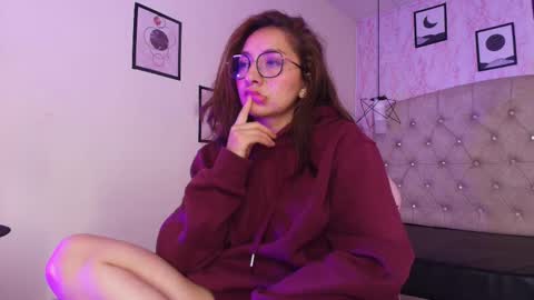 V A L E R Y  online show from March 3, 3:18 pm