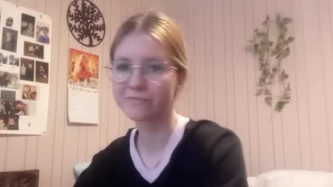 Sari  It is my first day  online show from February 21, 2:51 pm